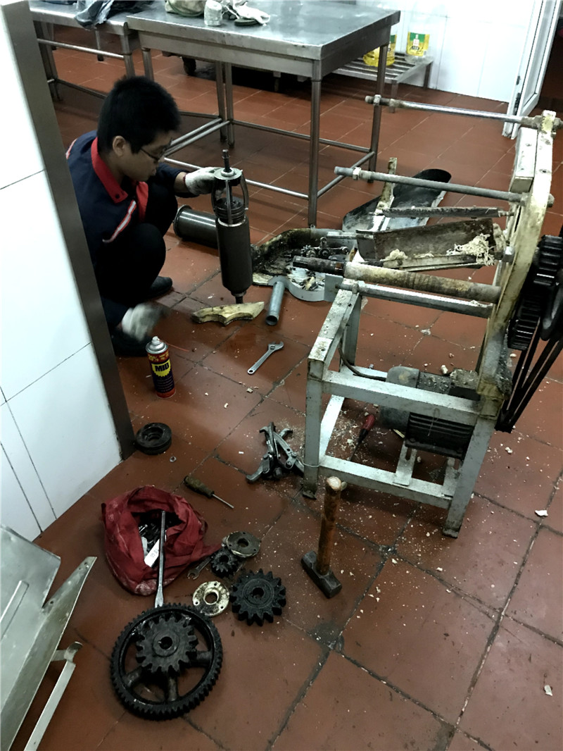 廚房設備維修保養(yǎng),油煙管道清洗,大型油煙機清洗,煙道清洗,廚房清洗,油煙凈化器改造安裝